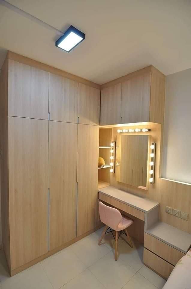 Corner Wardrobe & Hollywood Vanity
